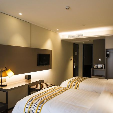 Home Inn Plus Shanghai New International Expo Center Yushan Road Yuanshen Sports מראה חיצוני תמונה
