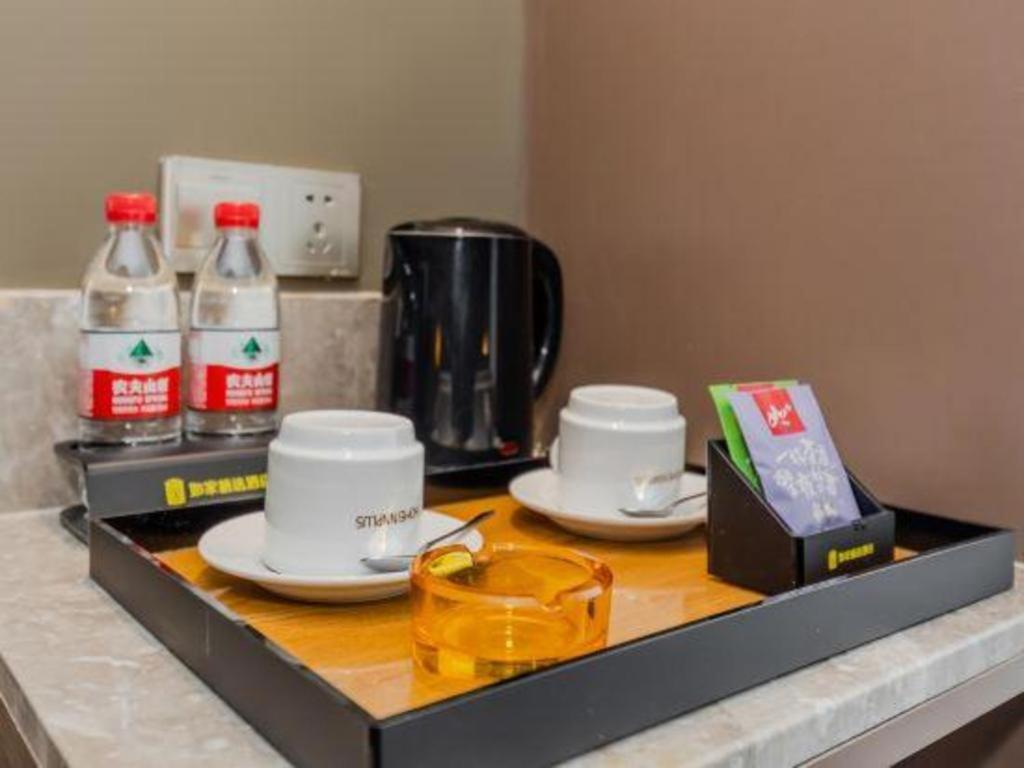 Home Inn Plus Shanghai New International Expo Center Yushan Road Yuanshen Sports מראה חיצוני תמונה