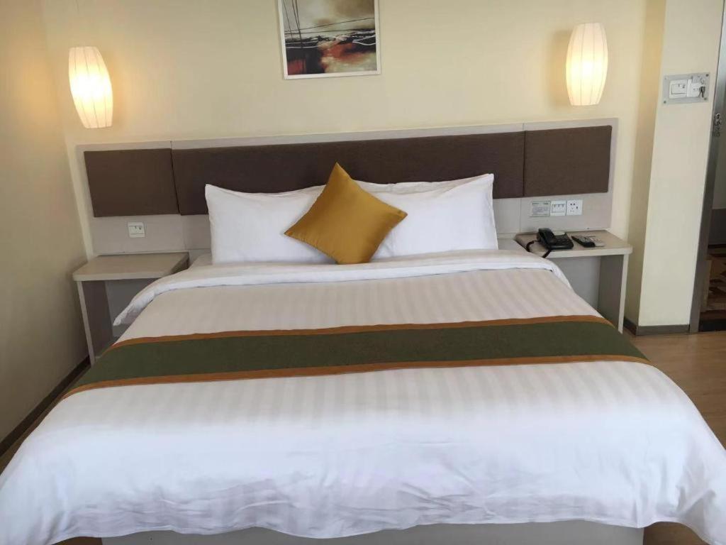 Home Inn Plus Shanghai New International Expo Center Yushan Road Yuanshen Sports מראה חיצוני תמונה