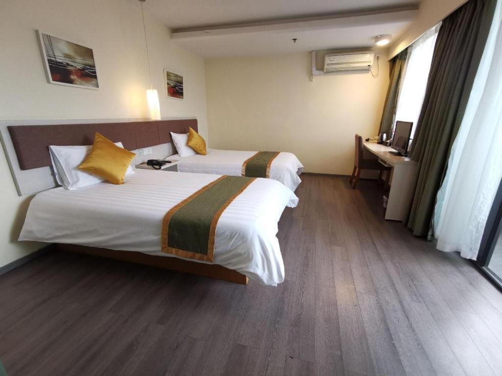 Home Inn Plus Shanghai New International Expo Center Yushan Road Yuanshen Sports מראה חיצוני תמונה