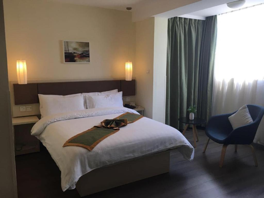 Home Inn Plus Shanghai New International Expo Center Yushan Road Yuanshen Sports מראה חיצוני תמונה