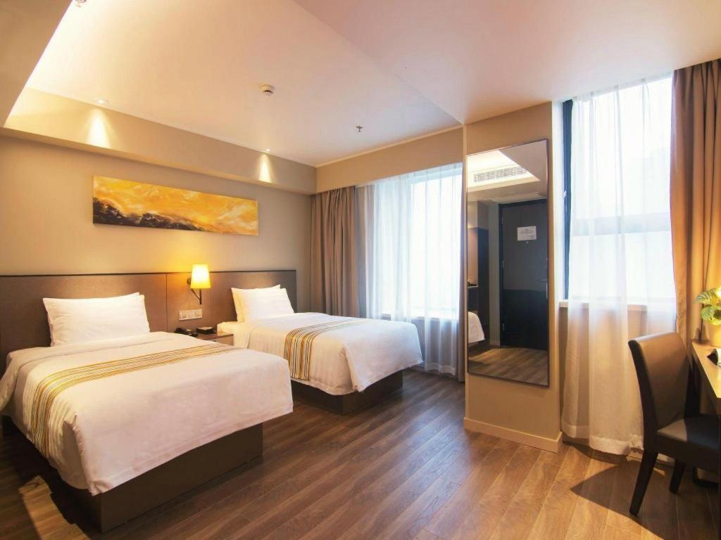 Home Inn Plus Shanghai New International Expo Center Yushan Road Yuanshen Sports מראה חיצוני תמונה