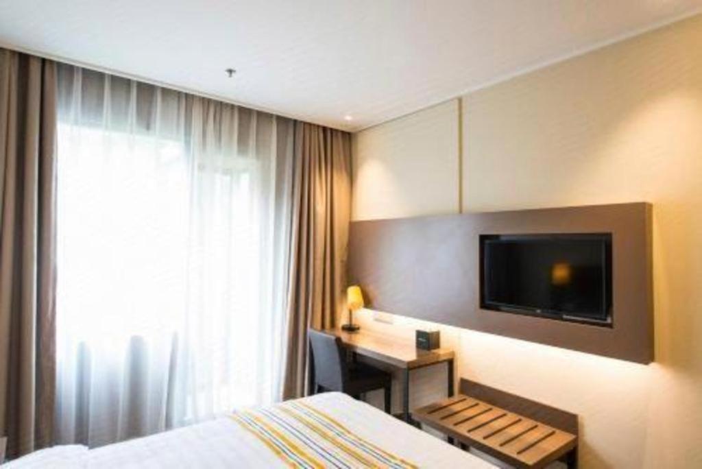 Home Inn Plus Shanghai New International Expo Center Yushan Road Yuanshen Sports מראה חיצוני תמונה